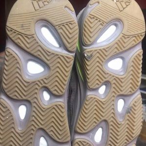 Yeezy 700 muave size 10.5